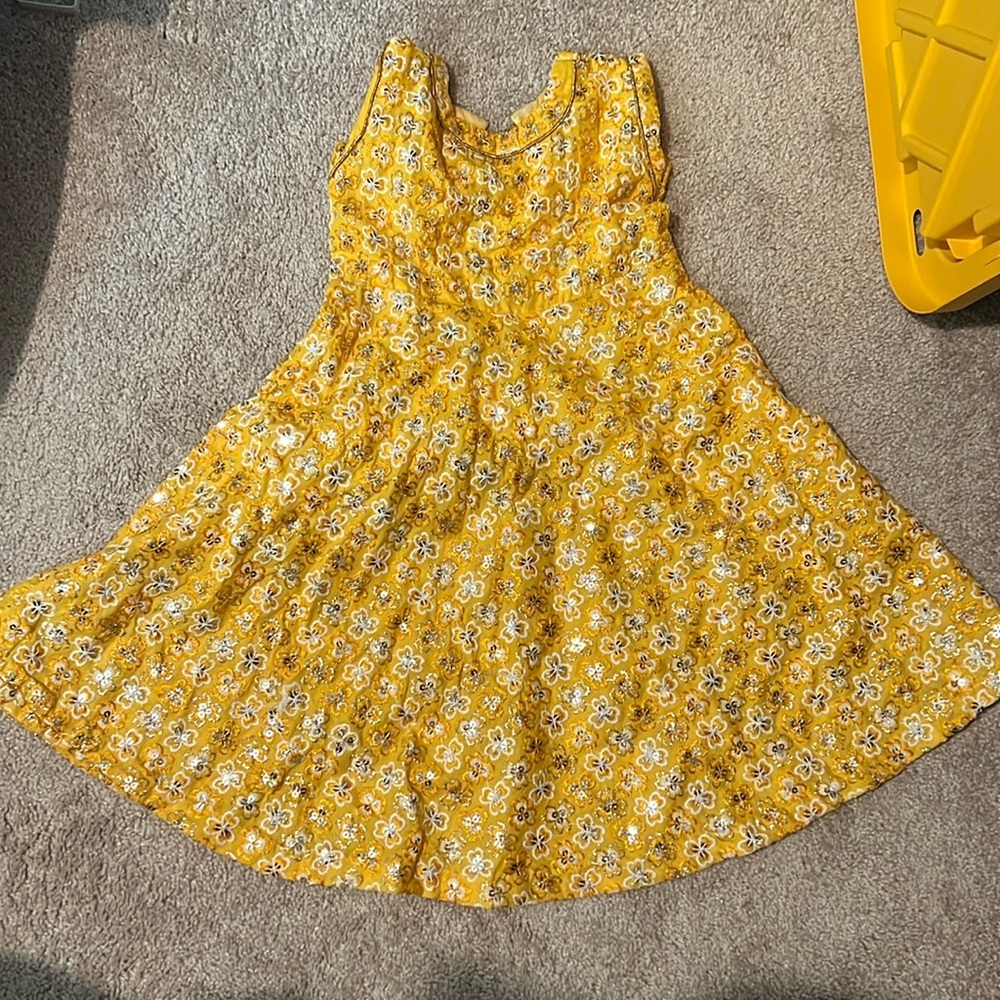 4 years old girls party dress yellow color very beautiful boutique dress